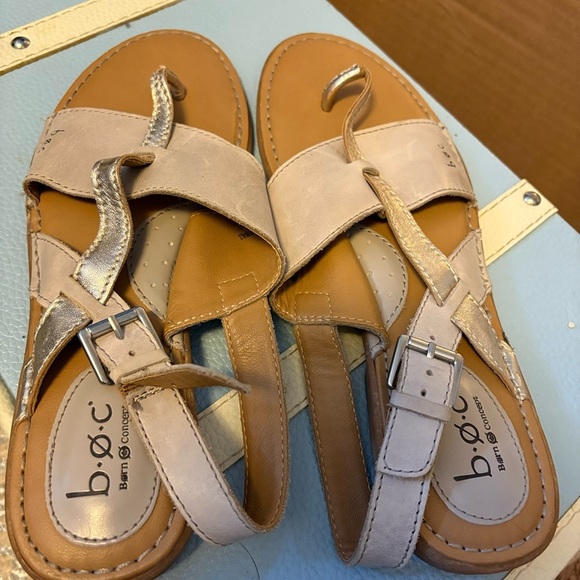 b.o.c. Cream and Gold Comfort Sandals - Picture 6 of 10